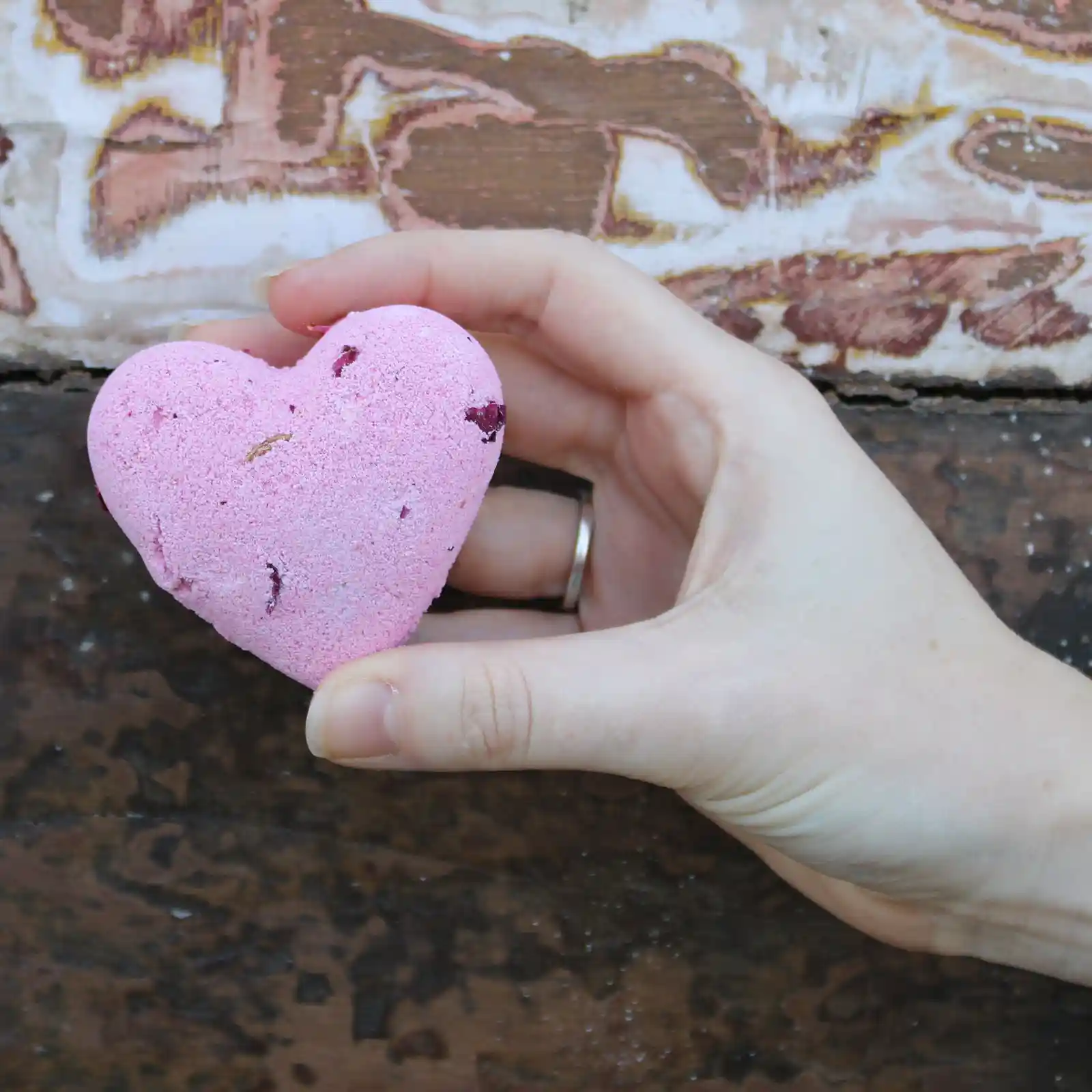 5 x Love Heart Bath Bomb 70g - Ylang & Rose - Image 4