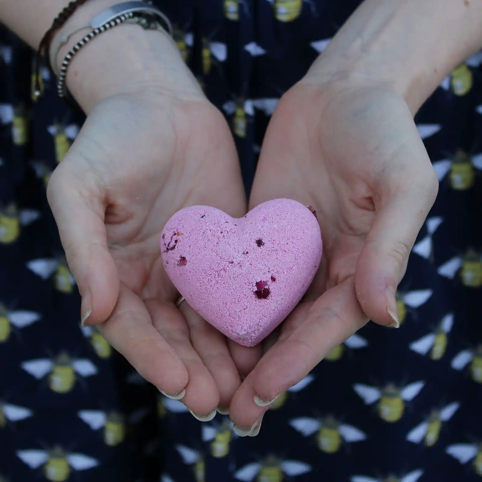 5 x Love Heart Bath Bomb 70g - Ylang & Rose - Image 3